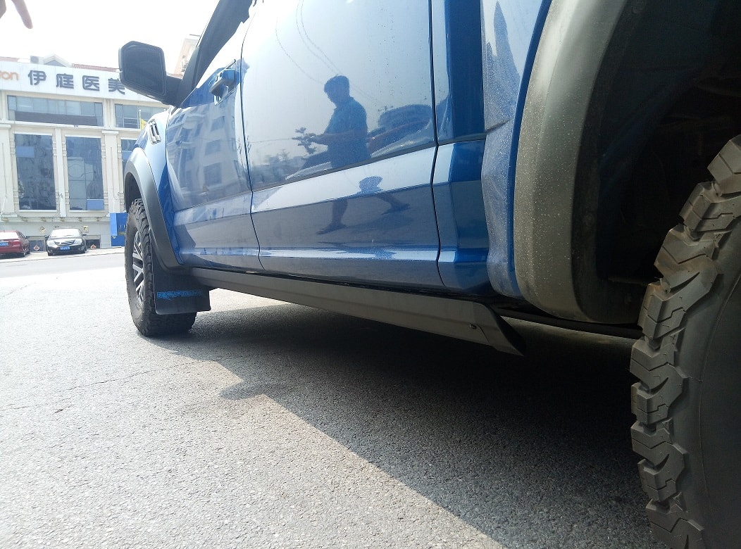 auto retracting truck steps